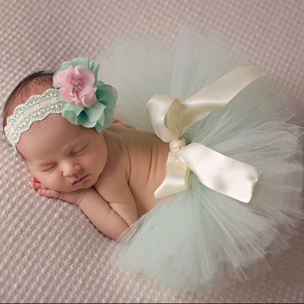 Photography prop set pastel green and cream. (108)